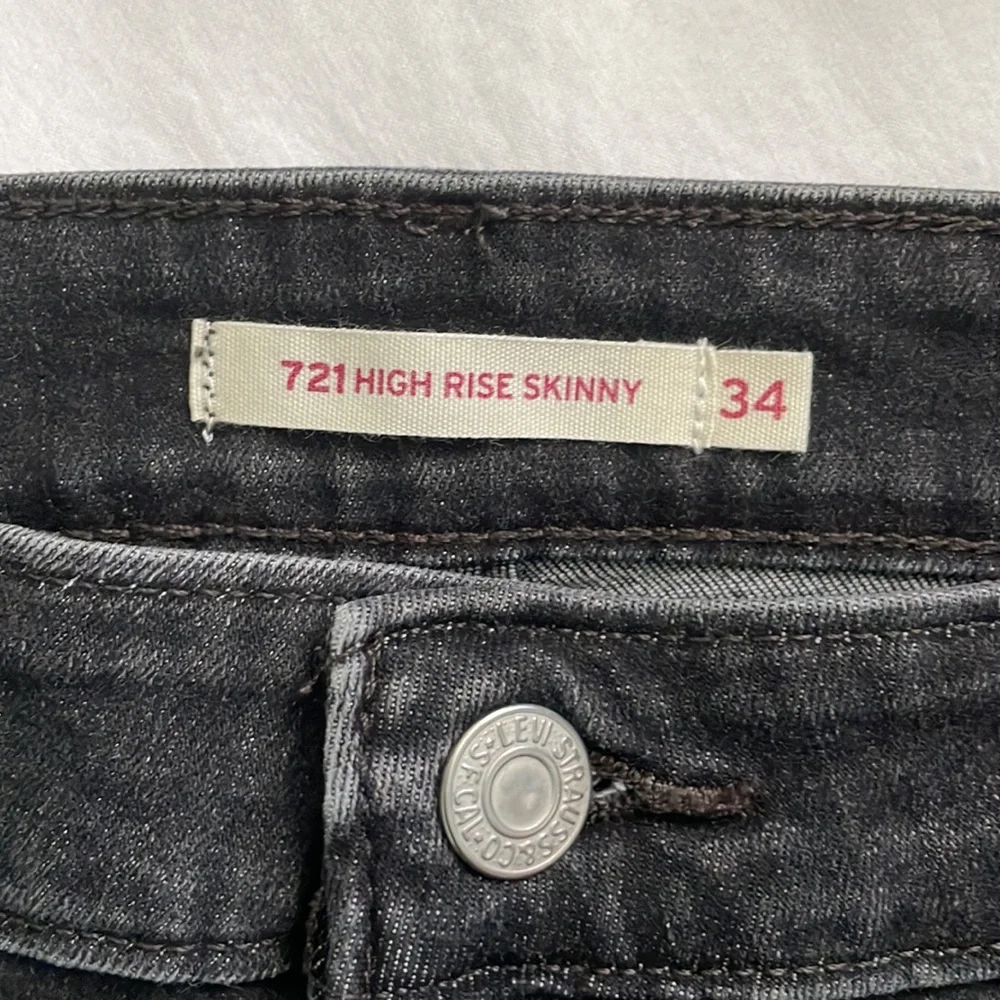 Levi’s 712 High Rise Skinny Jeans - Picture 5 of 8